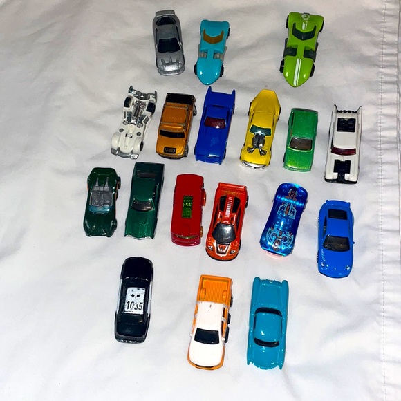 18 Pcs of Hotwheels and Maisto Cars from 2001-2019 - Picture 3 of 3
